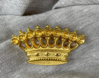 Broche couronne en or Ben-Amun - bijoux fantaisie vintage des années 1980 fabriqués à New York