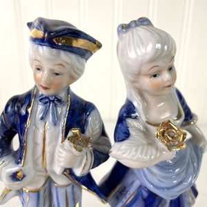 Regency couple porcelain figurines in blue, white and gold vintage romantic decor immagine 6