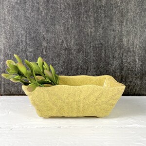Upco planter #483 - maize yellow with speckles - vintage USA pottery