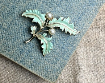 Green leaf and pearl vintage brooch - 1960s vintage pin