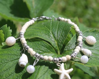 Gioielli da spiaggia per donna / Braccialetto di perline con ciondoli in conchiglie e perle naturali fatto a mano / Regalo per lei