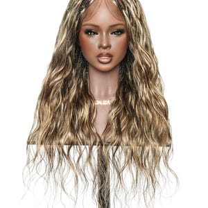 Może przedstawiać: Głowa manekina prezentująca długą, falowaną perukę z brązowymi i blond pasemkami. Peruka ma zaplecione sekcje na czubku głowy i koronkowy przód. Naszyjnik głosi "JALIZA". Peruka ma 66 cm długości i 121 pasm.