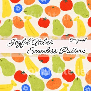 Puede incluir: Patrón sin costuras con ilustraciones de frutas como peras, naranjas, tomates, plátanos y arándanos. El fondo es de color beige claro. El texto "Joyful Atelier Seamless Pattern" está incluido en una fuente decorativa.