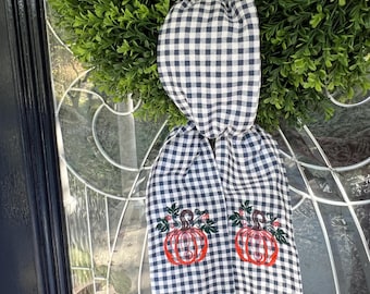 Marineblauwe sjerp met gingham-pompoenkrans
