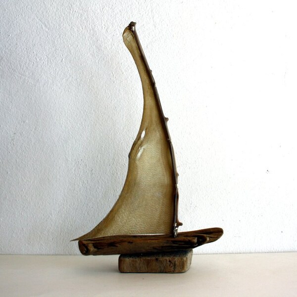 Treibholz - Segelschiff mit Pergament Segel...17 x 28 cm...ein Muss für die maritime Einrichtung...