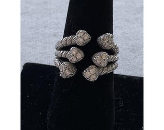 Anillo de triple corazón dividido en plata de ley 925 firmado por Judith Ripka, talla 8