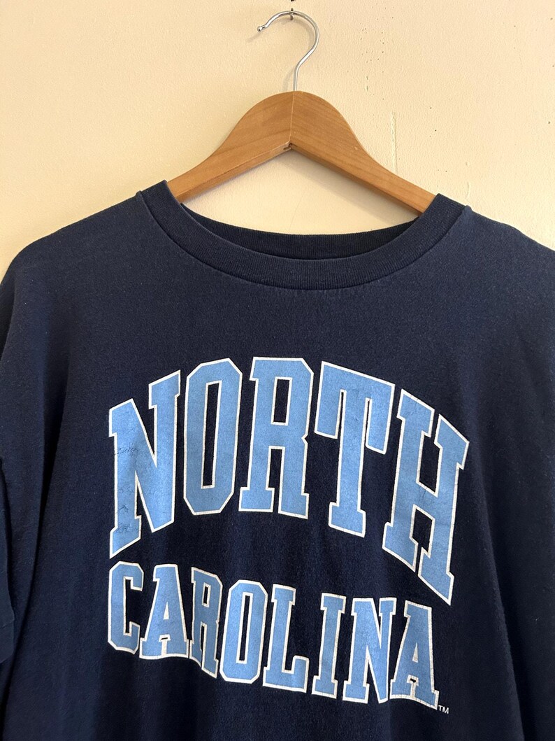 T-shirt vintage anni '90 UNC Chapel Hill North Carolina Heavy a maniche lunghe da uomo, taglia XL immagine 3