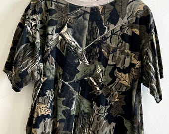 Camiseta vintage Tall Timber de los años 90 con estampado de camuflaje de corteza de árbol y bolsillo delantero para hombre, talla grande