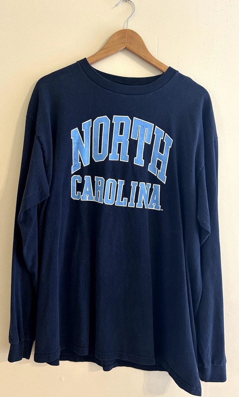 T-shirt vintage anni '90 UNC Chapel Hill North Carolina Heavy a maniche lunghe da uomo, taglia XL immagine 1