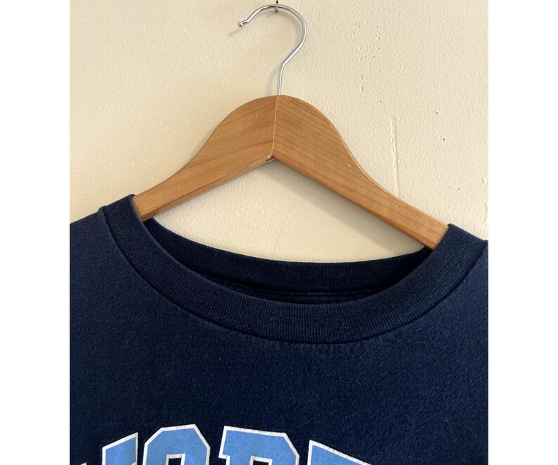 T-shirt vintage anni '90 UNC Chapel Hill North Carolina Heavy a maniche lunghe da uomo, taglia XL immagine 6