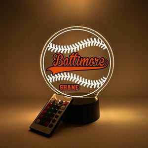 Luminária noturna personalizada com tema de beisebol de Baltimore para decoração de quarto masculino.