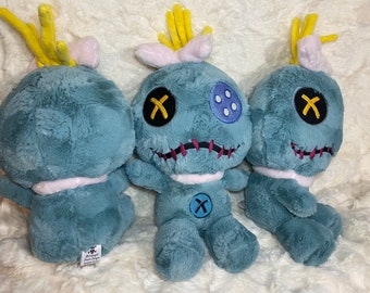 Muñeco vudú de peluche con lazo (de esa popular película del pequeño extraterrestre azul)