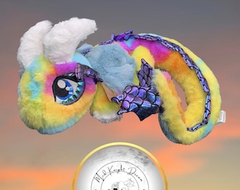 Peluche de dragón de cuello arcoíris