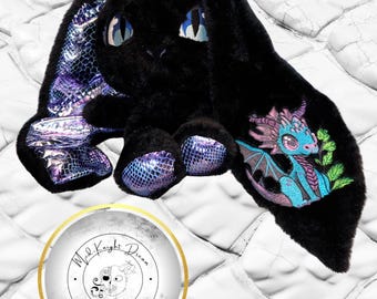 Peluche de conejo dragón negro