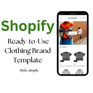 Op de afbeelding: Een smartphone toont een kledingmerk sjabloon op een witte achtergrond. De tekst "Shopify Ready-to-Use Clothing Brand Template" is in groen en zwart. De telefoon toont een website met kleding.