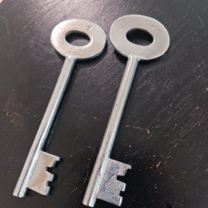 2 Vintage Skeleton Keys, Vintage Keys, Vintage Door Keys, Vintage Lock Keys