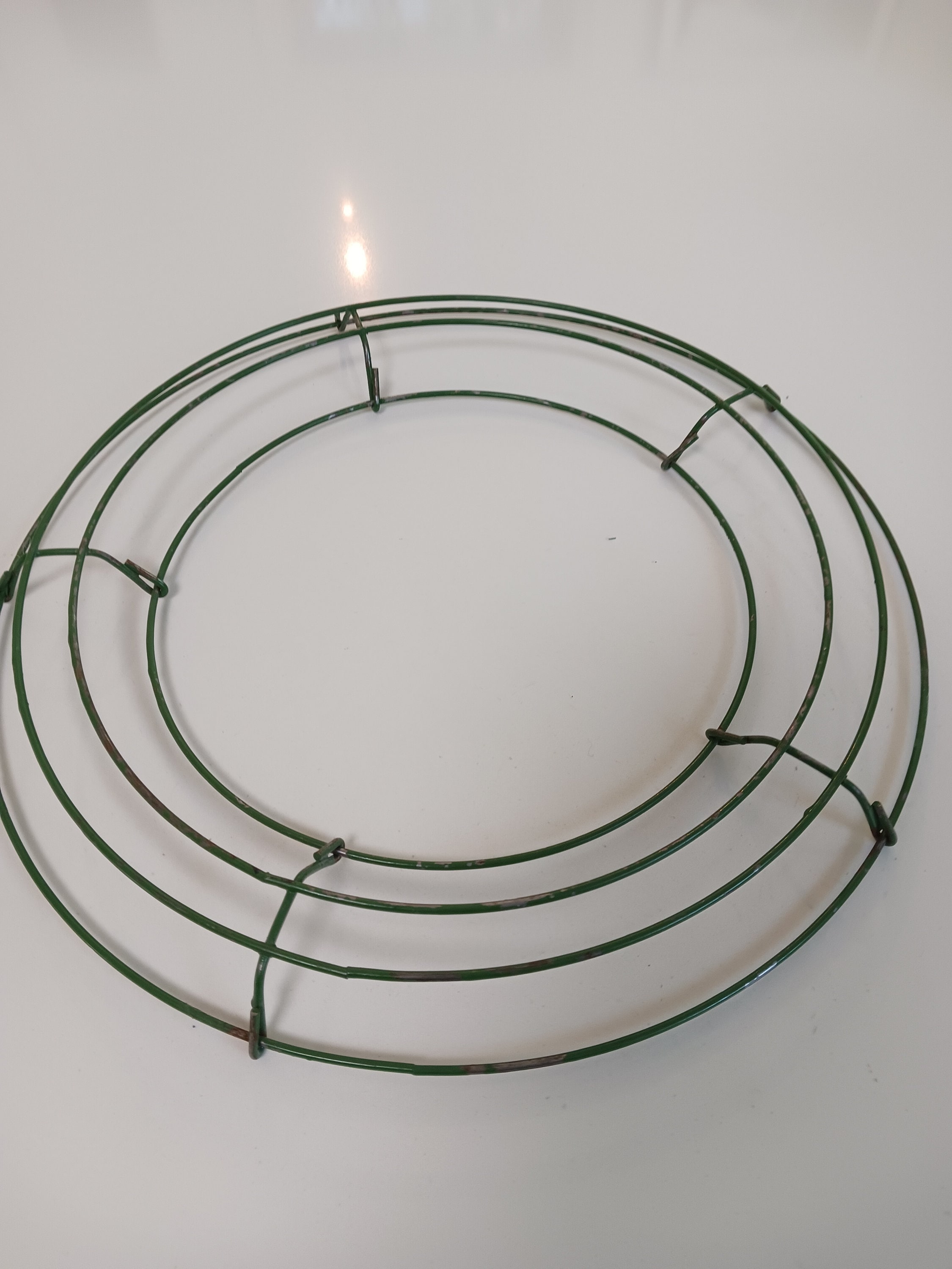 10-inch Plain Wire Wreath Form: 3 Wire Black Frames MD005202