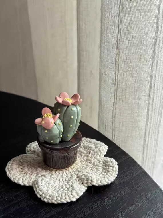 Miniatur Kaktus Figur, handgemachte Keramikpflanze, kleine Keramik  Sukkulente, Jingdezhen Porzellan Schreibtisch Dekoration, wunderliches  Geschenk fr Pflanzenliebhaber - Etsy.de