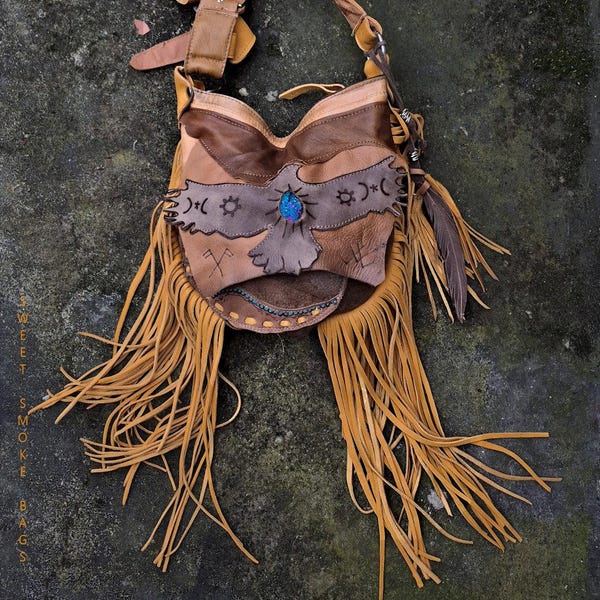 Leder-Umhängetasche in Senfton mit Vogelmotiv im Boho-Stil