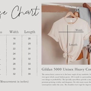 K&ouml;nnte beinhalten: Cremefarbenes Gildan 5000 Unisex-T-Shirt aus schwerer Baumwolle, dargestellt mit einer Gr&ouml;&szlig;entabelle. Die Tabelle zeigt Ma&szlig;e in Zoll, mit Gr&ouml;&szlig;en von S bis 5XL. Das T-Shirt h&auml;ngt an einem Holzb&uuml;gel.