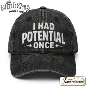 Pode incluir: Boné de beisebol de ganga preta com o texto bordado "I HAD POTENTIAL ONCE" em branco. O boné tem uma aba curva e um botão superior. O design inclui uma estrela em cada lado da palavra "ONCE".