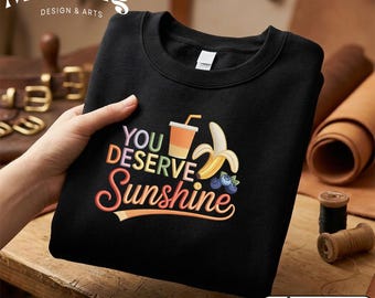 Besticktes Sunshine Shirt, Fruchtgetränk, Banane, Blaubeeren, LGBT Fan Geschenk
