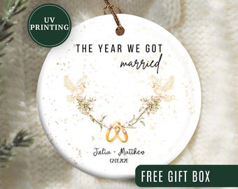 Adorno de boda personalizado, adorno navideño personalizado, regalo para la primera Navidad de la pareja casada.