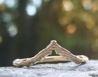 14k Gold Forest Chevron - Nature Stacking Wedding Band - Pointed Side Band