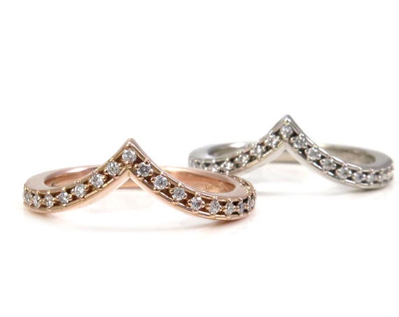 Star Diamond Chevron Wedding Band - Tiny Diamond Pointed Stacking Gold Ring