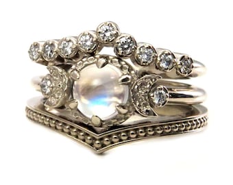 Mondstein Verlobungsring Set - Diamant Chevron Hochzeit Band und Millgrain Stapeln Ring