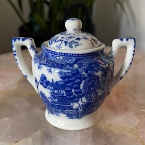 Vintage Blue Willow Ware Sugar Bowl with Lid – Blue and White Chinoiserie China