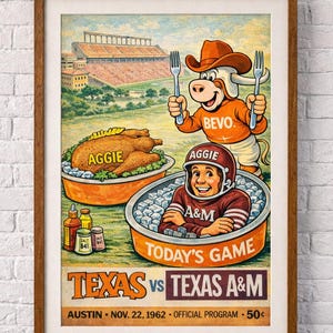 Pode incluir: Pôster vintage emoldurado com um jogo de futebol entre Texas e Texas A&M. A arte inclui um estádio, um mascote segurando garfos e um jogador de futebol. O pôster diz "Today's Game" e "Austin Nov. 22, 1962".