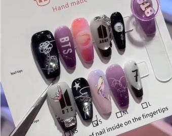 Uñas postizas BTS / Uñas postizas inspiradas en el Kpop / Uñas militares moradas con efecto galaxia / Uñas adhesivas reutilizables personalizadas / Arte de uñas de ataúd hecho a mano