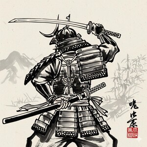 Puede incluir: Dibujo a tinta en blanco y negro de un guerrero samur&aacute;i con armadura completa, visto desde atr&aacute;s, empu&ntilde;ando dos katanas. La obra de arte es de estilo japon&eacute;s tradicional, con monta&ntilde;as y bamb&uacute; al fondo.