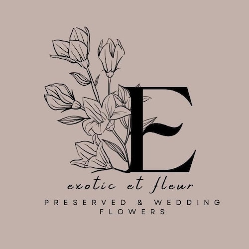 3Dレッド＆ホワイトシルクフラワーウォールバックドロップ：8 x 8