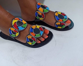 Sandali africani in pelle con perline, realizzati a mano, per donna / Sandali bassi slip-on in stile boho ispirati ai Maasai / Scarpe artigianali estive per la spiaggia e le vacanze