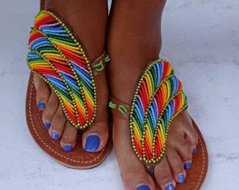 Sandalias africanas de cuero con cuentas hechas a mano para mujer / Sandalias planas estilo boho inspiradas en el masái / Zapatos artesanales para la playa y las vacaciones de verano