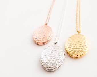 Gehamerde ovale fotohanger met medaillon in zilver, goud of roségoud.