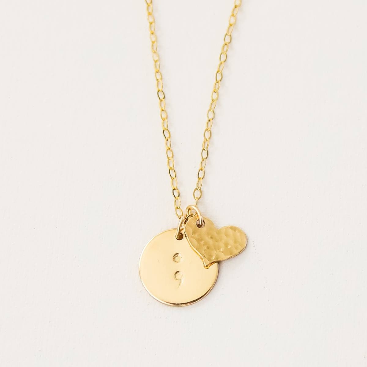 Self Love Ketting - Semi Colon Ketting - Project Semi Colon - Mental Health Awareness Sieraden - Gouden Munt Ketting - Sterling Zilver Hart
