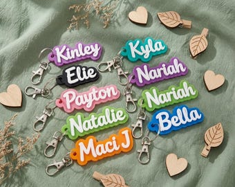 Llavero con nombre personalizado, etiqueta acrílica para mochila con fuente retro, dije de identificación personalizado