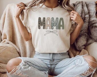 Koszulka dla mamy Comfort Colors, koronkowa koszulka dla mamy w kamuflażu, nowa koszulka na Dzień Matki, uroczy prezent dla mamy, modna koszulka, koszulka z napisem "Pregnancy Reveal"