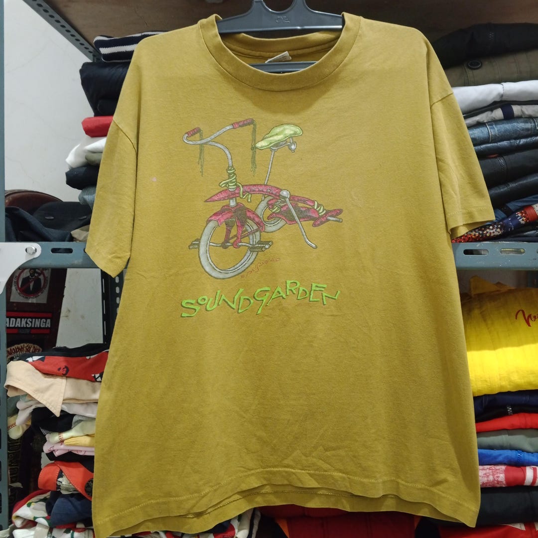 Vintage Soundgarden Pushhead Band Shirt: Grunge Rock Tee