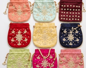 Bolso Potli de seda bordado, recuerdo de boda india, regalo para damas de honor, monedero con cordón y perlas.