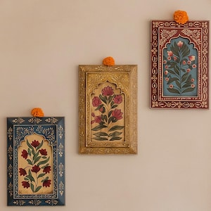 Puede incluir: Un letrero de madera rústica con el texto "Welcome to our home" en letras blancas. El letrero presenta un acabado envejecido y un diseño sencillo y acogedor.