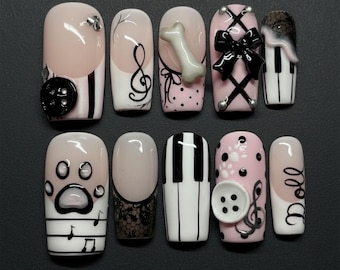 Ręcznie robiona lalka muzyczna do naklejania na paznokcie | Nuty fortepianowe, smyczki, sztuka łap