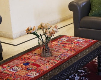 Runner da tavolo patchwork Khambadiya fatto a mano, arredamento boho indiano vintage, runner in cotone ricamato - 16*60"