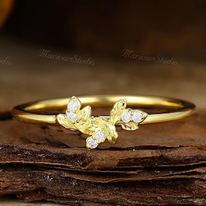 Anillo de boda minimalista de moissanita / Alianza de boda floral con diseño de hojas / Anillo único para mujer / Anillo delicado / Anillo de aniversario / Anillo apilable