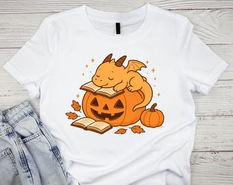 Dragon citrouille endormi (SVG/PNG), motif mignon pour t-shirt d'automne, dragon kawaii pour sublimation, fichier de découpe dragon d'Halloween, dragon d'automne (PNG)
