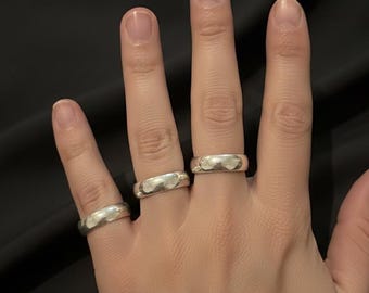 Anillo minimalista de 5 mm, alianza clásica pulida, joyería unisex sencilla para uso diario.