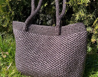 Handgemaakte raffiatas – chocoladebruin